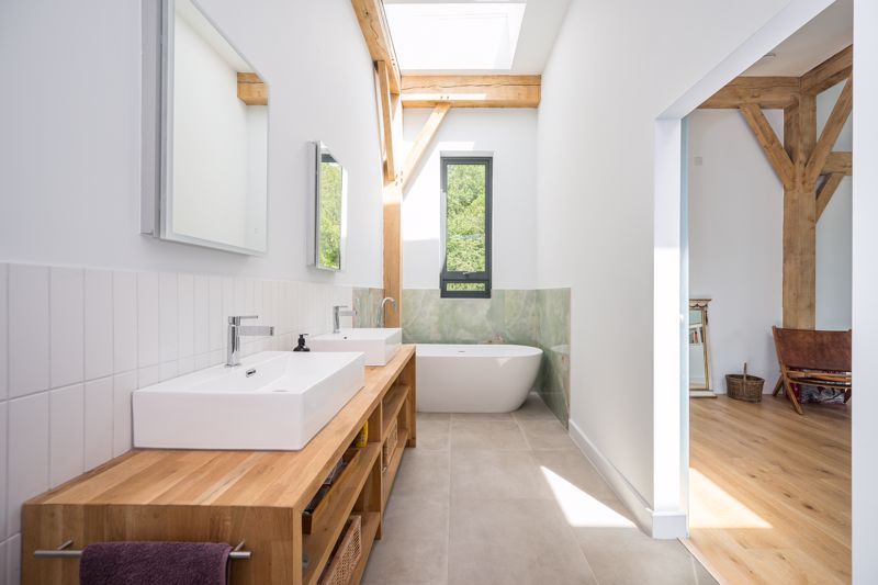 Lower Ground Floor En-Suite- click for photo gallery